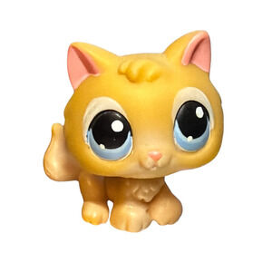 Littlest Pet Shop #47 Kitty Cat Kitten Orange White Blue Dot Eyes Red Magnet LPS